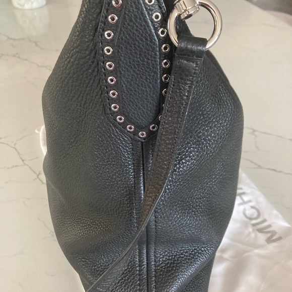 Brooklyn Large Leather Shoulder Bag. - Picture 9 of 10